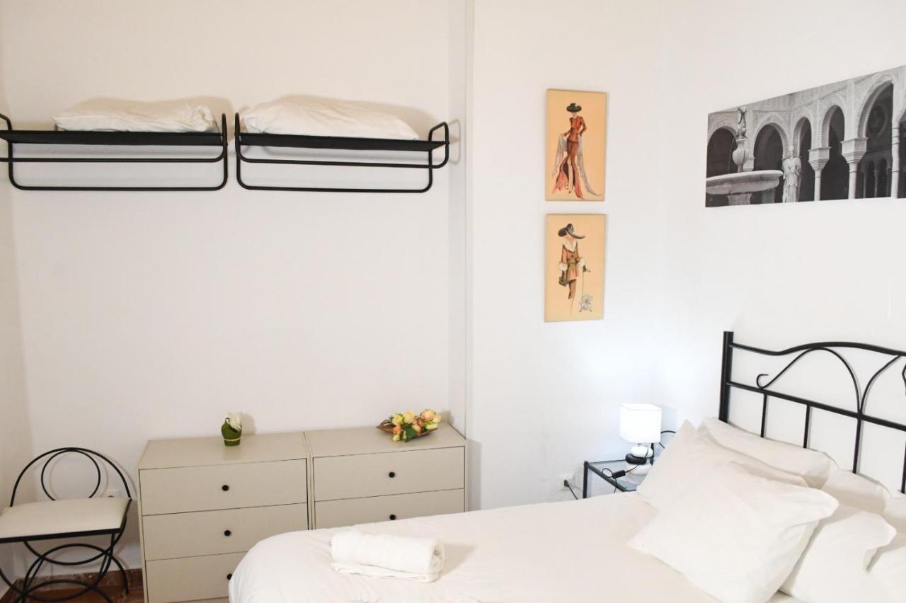 Apartamento Descalzos Sevilla Bagian luar foto